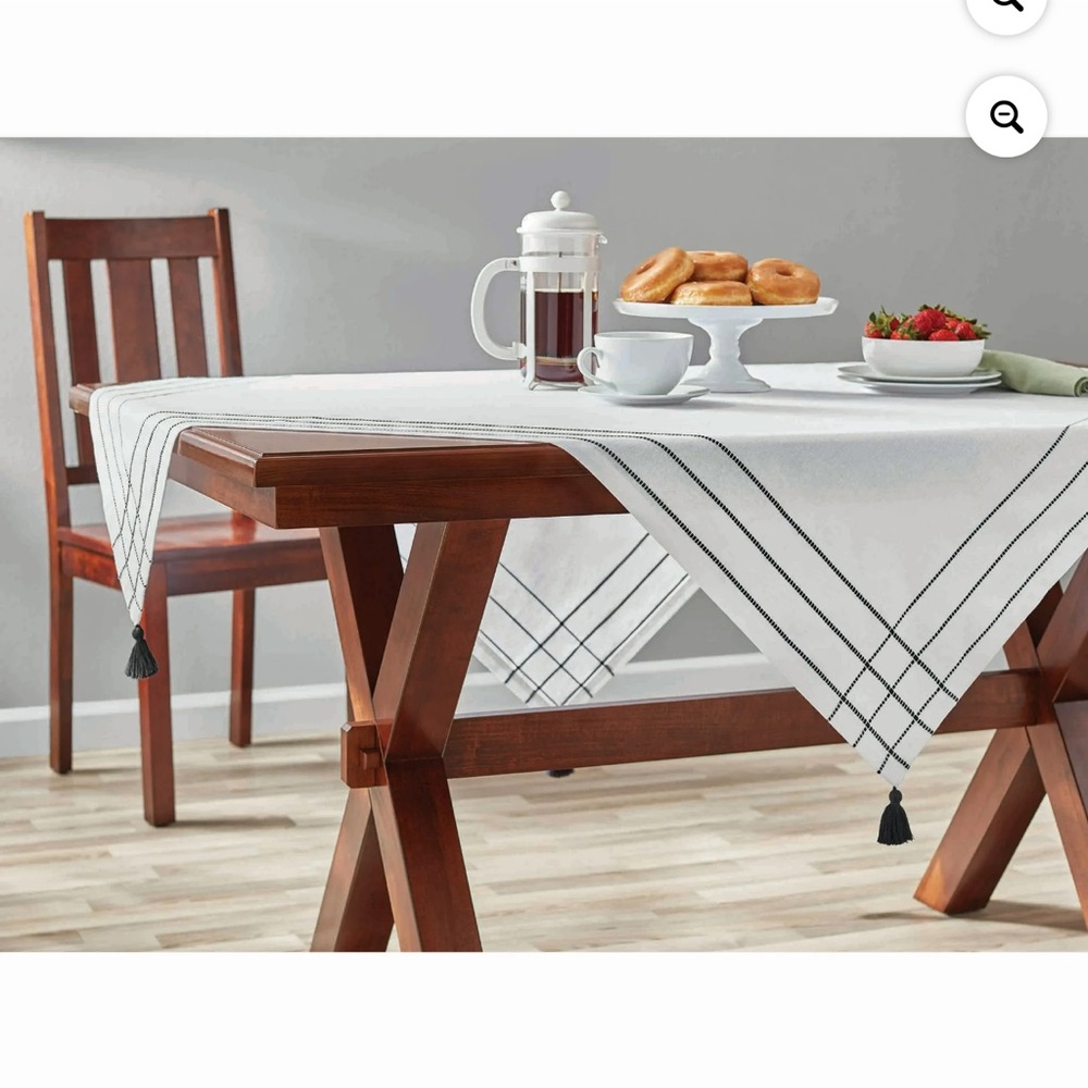 Mainstays White /Black Stripe Boarder & Tassel Table Throw 50x 50